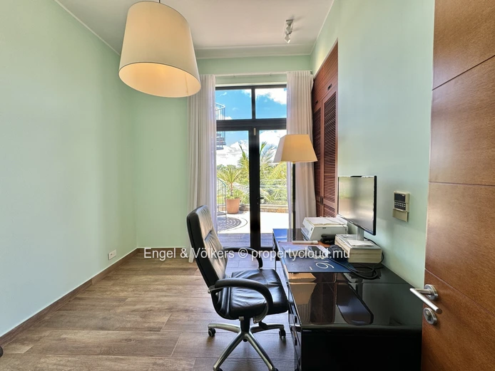 Magnificent 4-bedroom Penthouse, tastefully decorated and furnished with care.