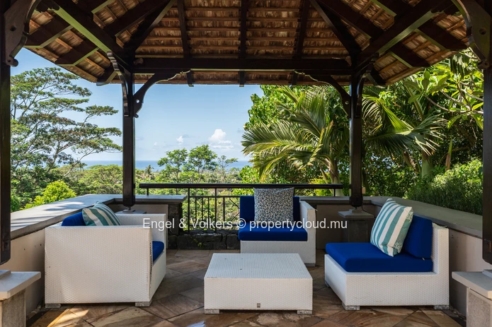 Elegant Residence with Independent Suite and Ocean Views