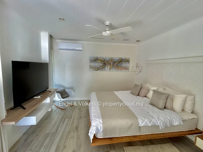 Exceptional Luxury Home for Sale – Secure Residence Near Amenities