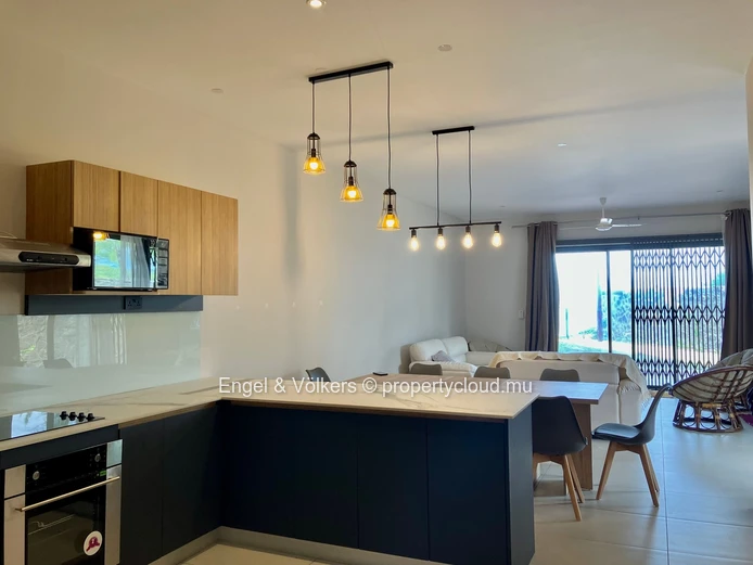 Beautiful Ground Floor Beachfront Apartment