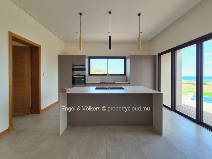 Majestic Villa with breath-taking sea and mountain views