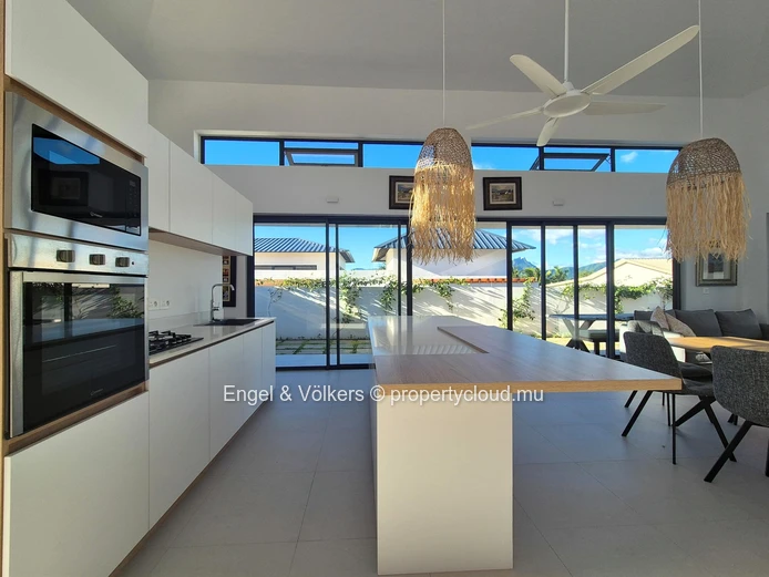 Contemporary 3 bedroom Villa for long term rent in Tamarin