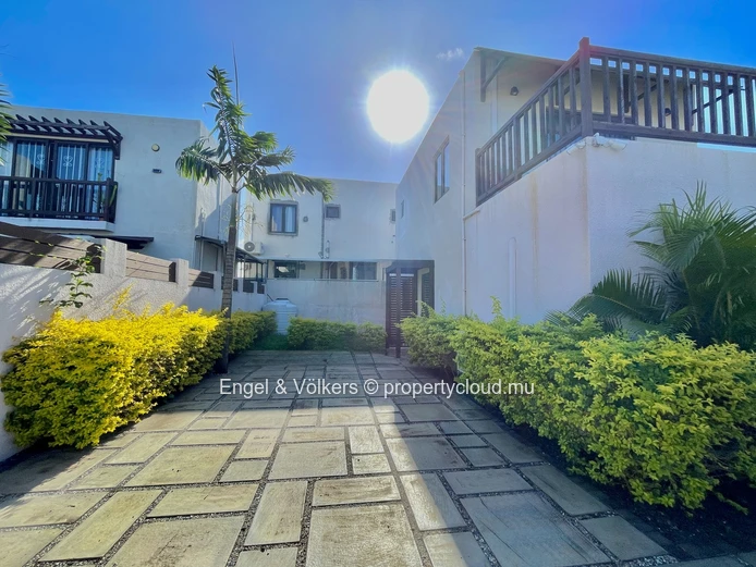Elegant Villa in the Heart of the North - Sole