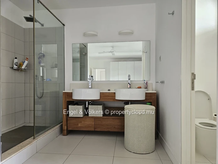 Luxurious 3-Bedroom Penthouse with Marina Views – For Rent in Black River