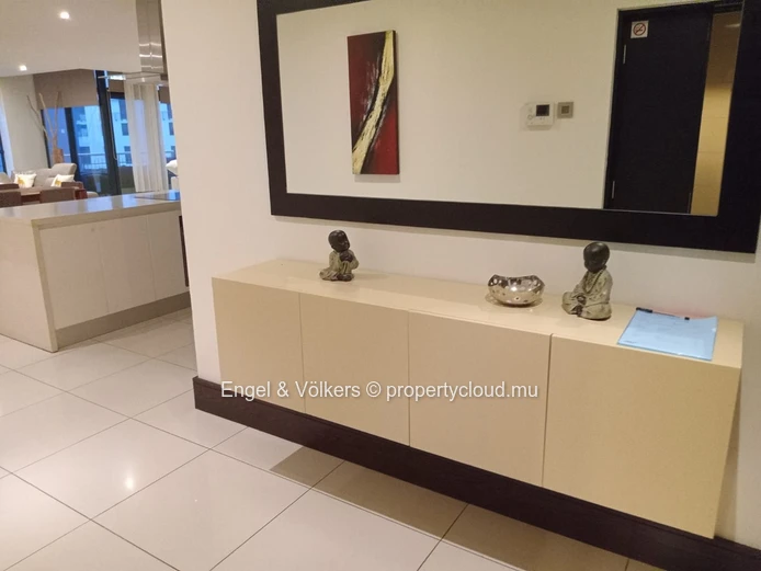 Luxury Lock-Up-and-Go Apartment – Panoramic Views, Effortless North Coast Living