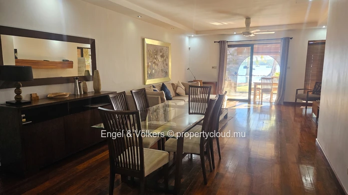 Elegant 3-Bedroom Beachfront Apartment with sea view
