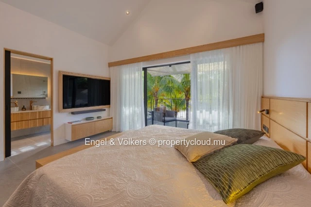 Modern Fully Renovated Duplex for Rent in Black River