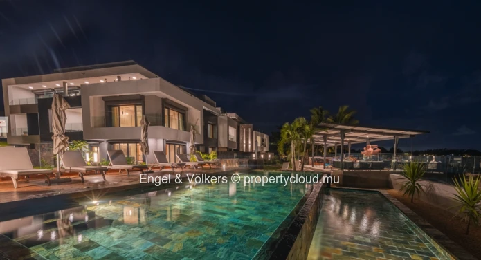 Modern & Convenient Beachfront Apartment