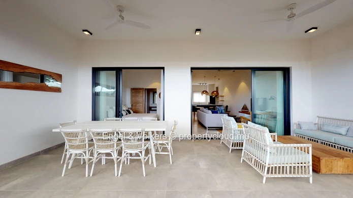 Coastal Elegance: Luxurious 3-Bedroom Hideaway in Péreybère, Mauritius