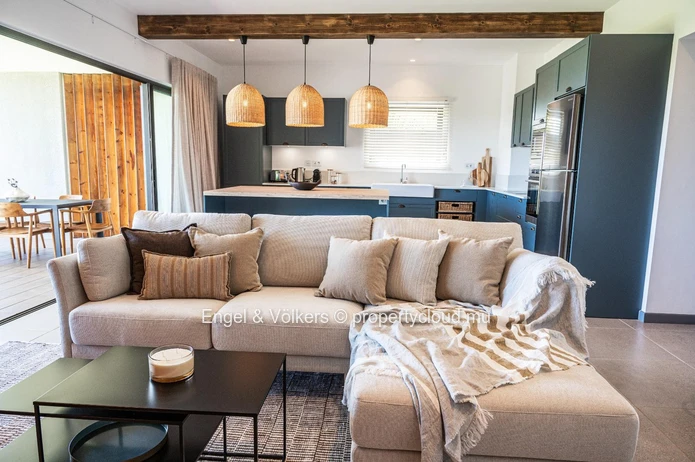 Stylish Apartment with Sea and Lagoon Views