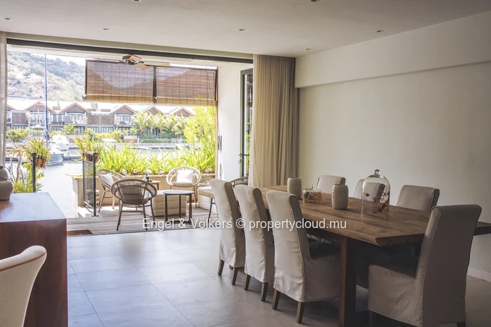 3-Bedroom Marina-Front Duplex with Splash Pool & Mountain views