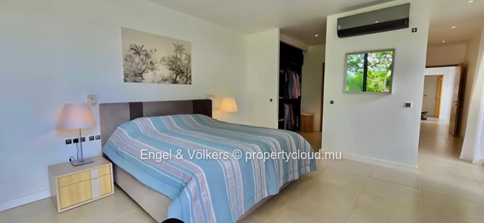 Secluded Island Lifestyle: Spacious Villa with Scenic Mountain Views