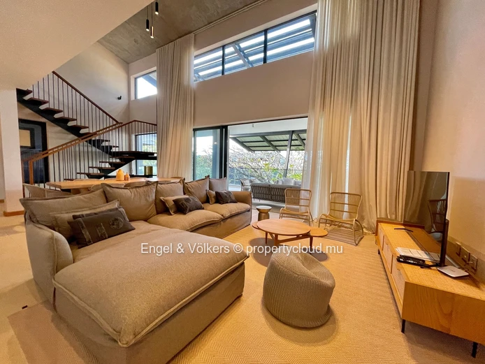 Contemporary Penthouse with Exclusive Lift Access & Mountain Views