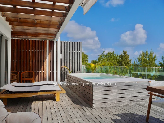 Beachfront Penthouse with Panoramic sea views