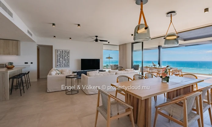 Prestigious West Coast Penthouse with Breath-taking 180° Sea Views