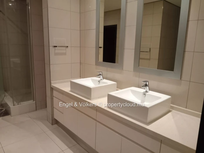 Luxury Lock-Up-and-Go Apartment – Panoramic Views, Effortless North Coast Living