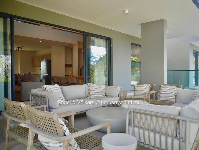 Contemporary Penthouse with Exclusive Lift Access & Mountain Views