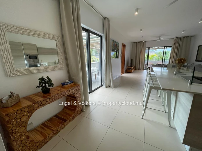 Stunning 2-Bedroom Apartment with views of the marina and mountains - Excellent Rental Investment