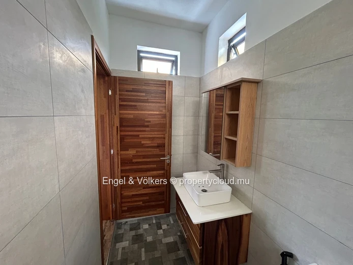 Charming 3-Bedroom House for Rent in Pereybere – Private Pool & Ideal Location