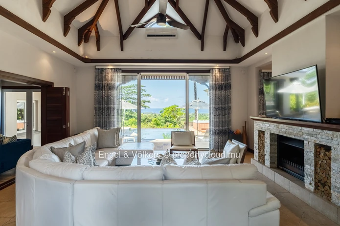 Elegant Residence with Independent Suite and Ocean Views