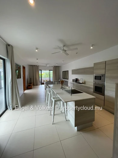 Stunning 2-Bedroom Apartment with views of the marina and mountains - Excellent Rental Investment