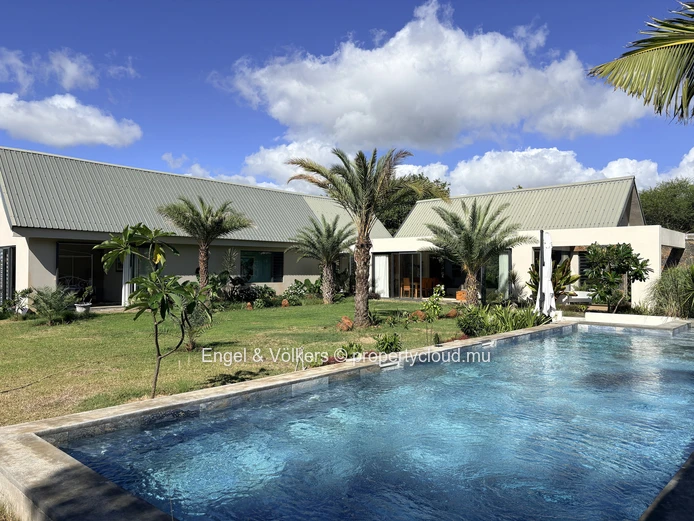 FOR RENT - Contemporary Villa in Tamarin