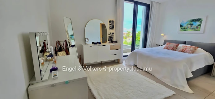Secluded Island Lifestyle: Spacious Villa with Scenic Mountain Views