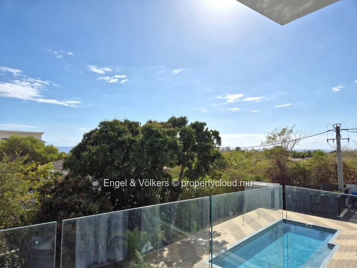 Modern first floor apartment for long term rent