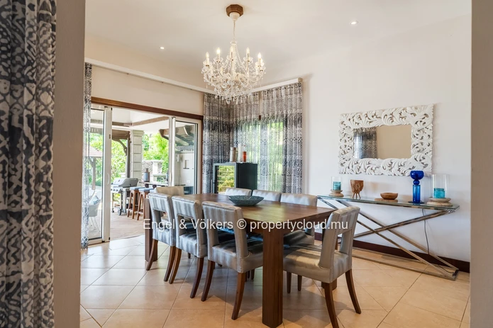 Elegant Residence with Independent Suite and Ocean Views