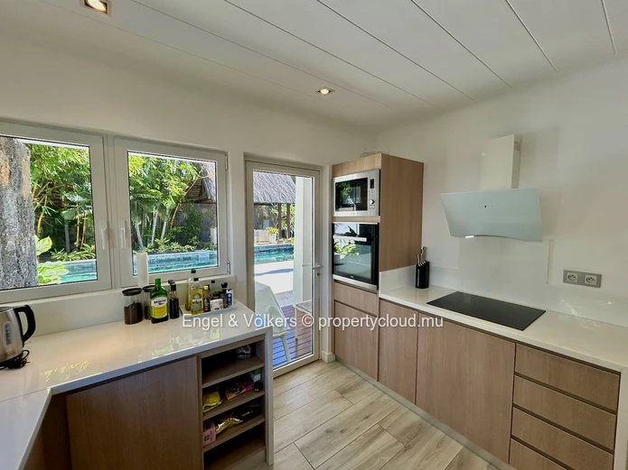 Exceptional Luxury Home for Sale – Secure Residence Near Amenities