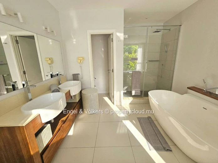 Elegant 3-Bedroom Waterfront Apartment with Scenic views