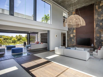 5 Bedroom Villa