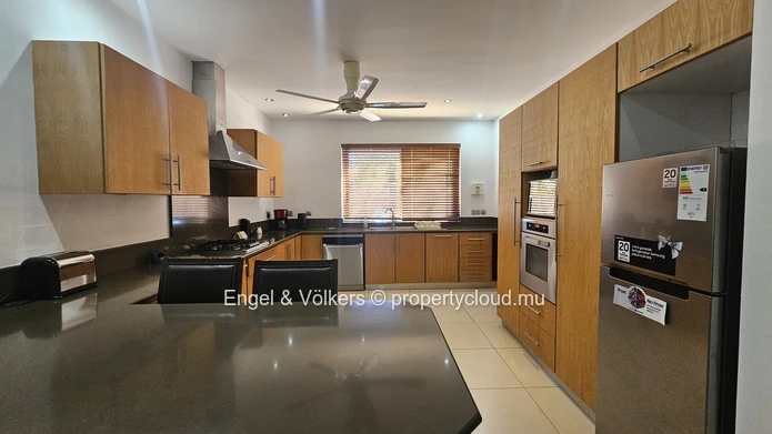 Elegant 3-Bedroom Beachfront Apartment with sea view