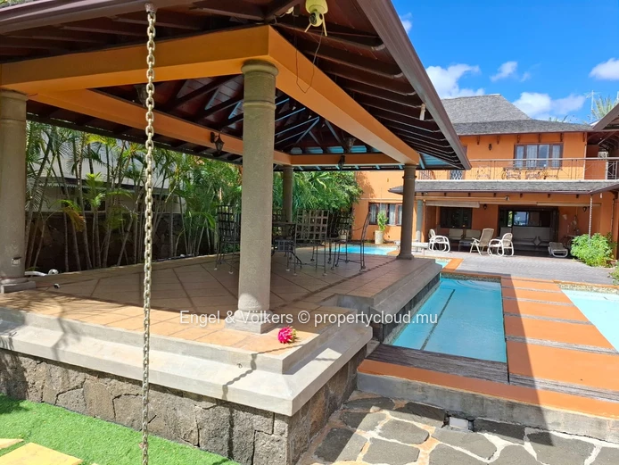For Sale: Stunning Waterfront Property in Albion