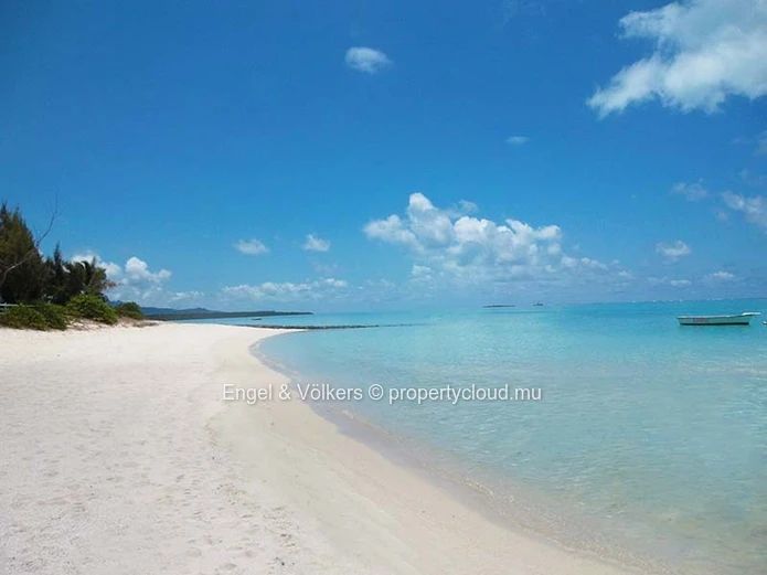 Coastal Luxury with Authentic Villas in an Estate with Beach Access
