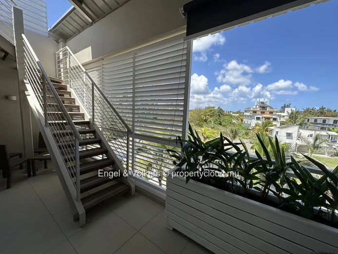 Penthouse Perfection with Rooftop Terrace in Pereybere