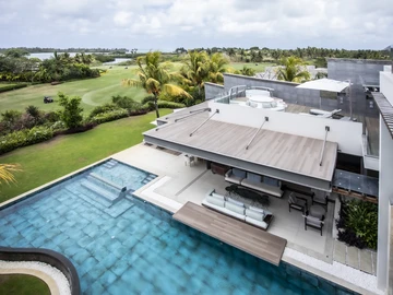 5 Bedroom Villa