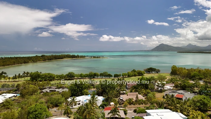 Exceptional Sloped Stand with Panoramic Ocean & Mountain Views