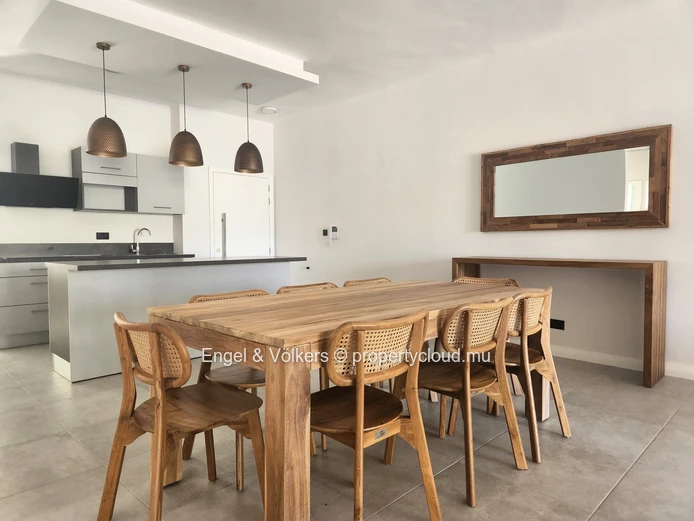 Spacious 3 bedroom apartment with communal pool