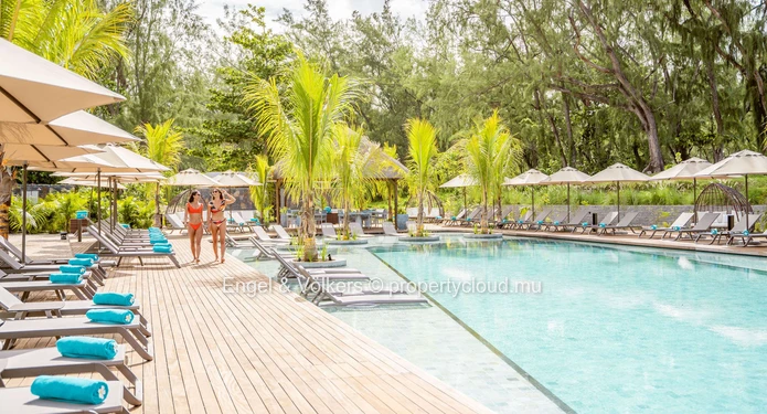 Own a Slice of Heaven with this 4-Bed Tropical Villa with Hotel Access close to Blue Bay