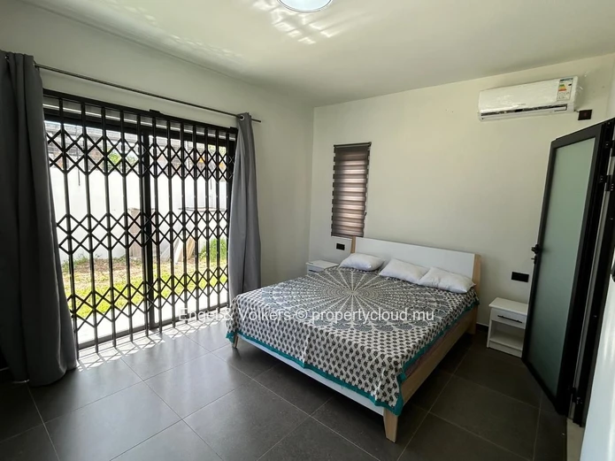Modern 4-Bedroom House for Rent in Cap Malheureux – Private Pool & Rooftop Terrace