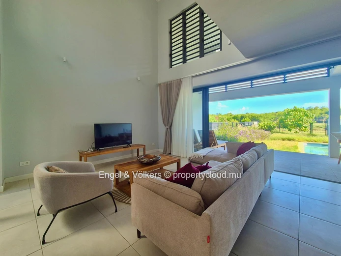 Modern 4-Bedroom Duplex with Private Pool & Gold Membership Benefits