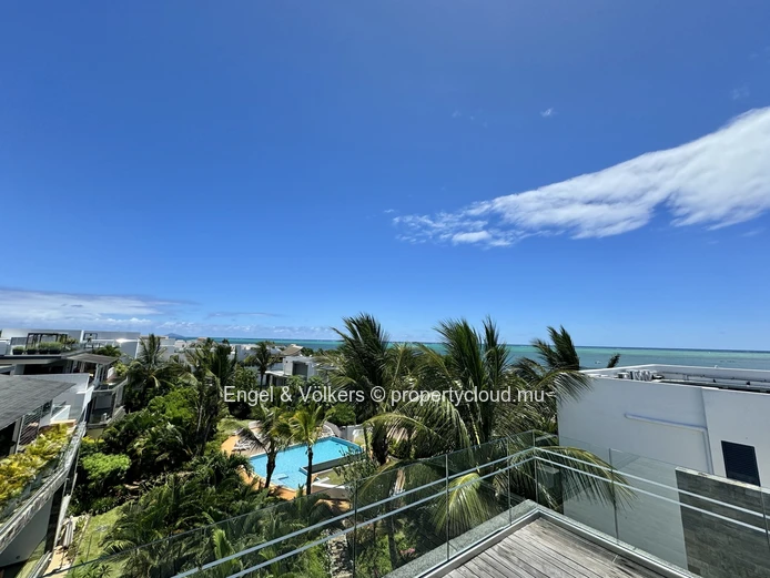 Magnificent 4-bedroom Penthouse, tastefully decorated and furnished with care.