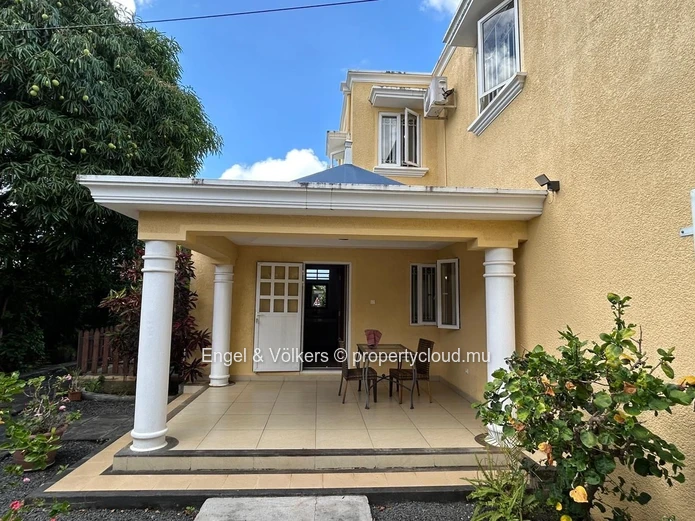 Charming and Spacious 5-Bedroom House for Rent – Large Plot, Private Pool & Peaceful Setting