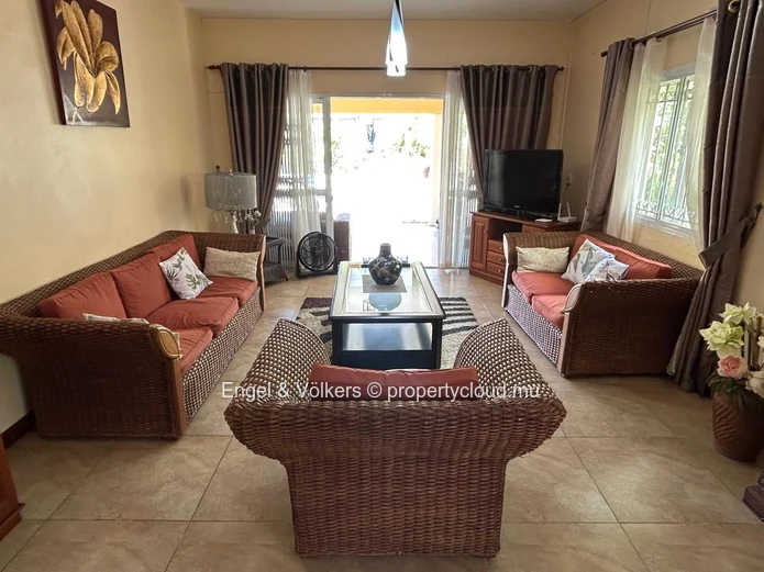 Charming and Spacious 5-Bedroom House for Rent – Large Plot, Private Pool & Peaceful Setting