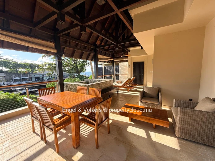 Elegant Lagoon View Apartment at Anahita