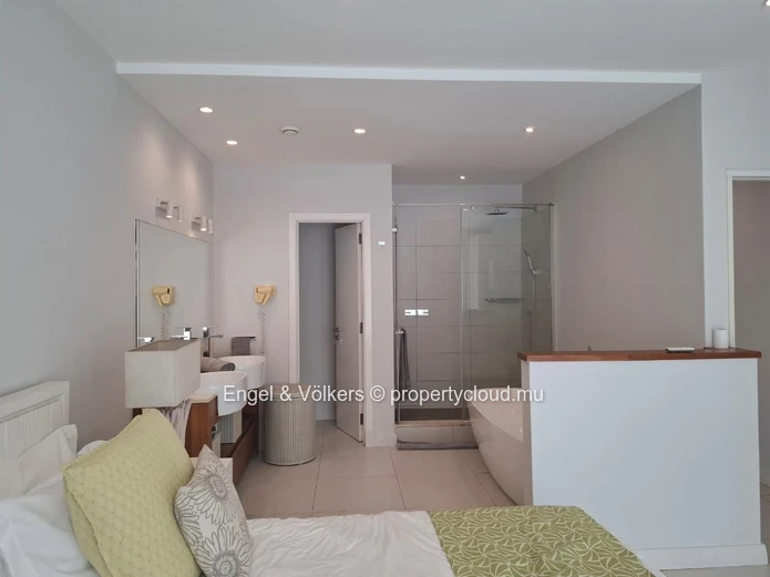 Elegant 3-Bedroom Waterfront Apartment with Scenic views
