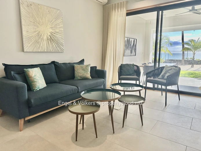 Modern & Convenient Beachfront Apartment