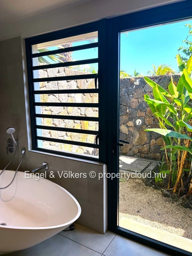 Modern 3-Bedroom Villa with pool & Mountain View