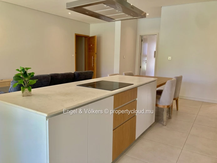 Exquisite Ground-Floor Apartment Steps from the Beach